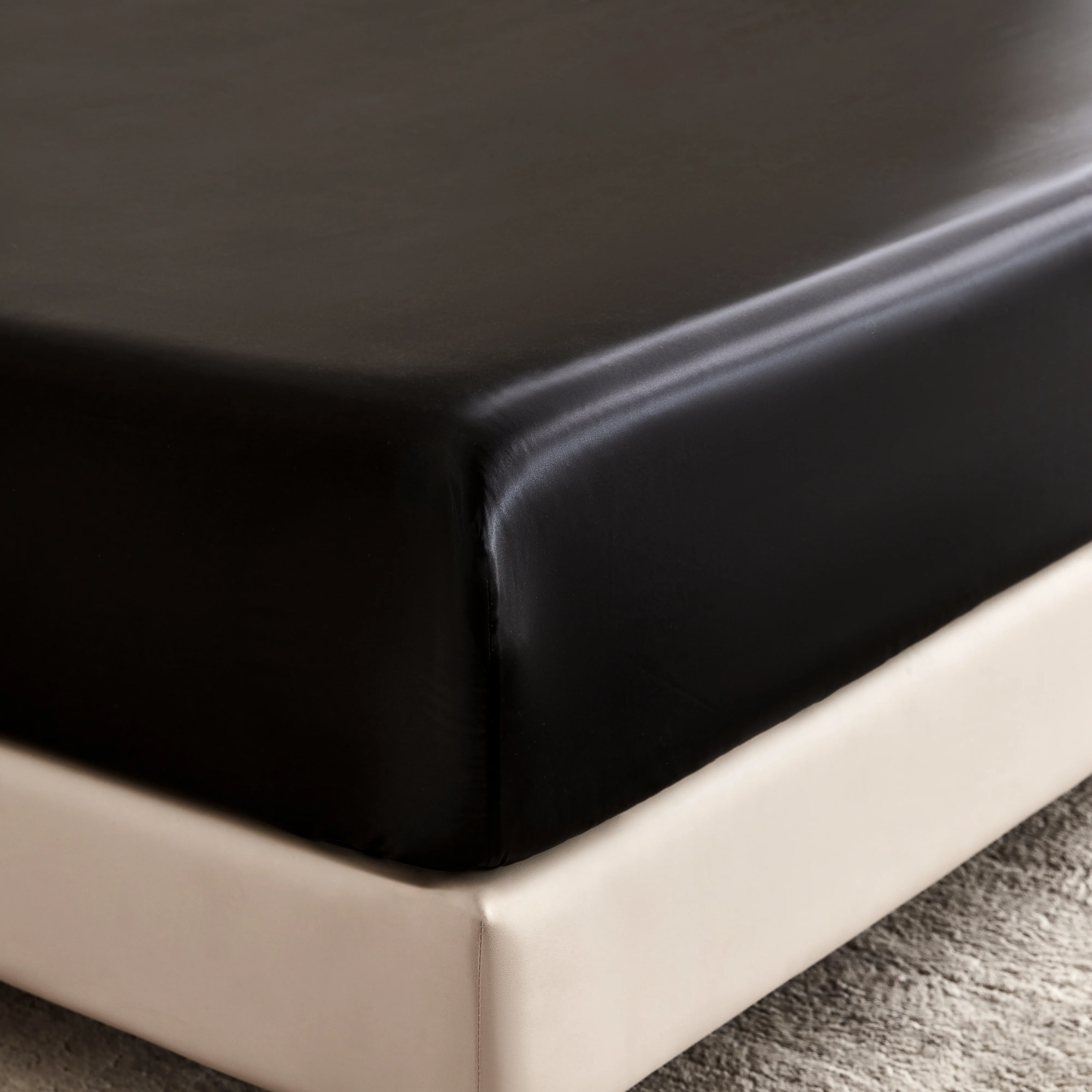 22 Momme Silk Fitted Sheet - Black - Image 2