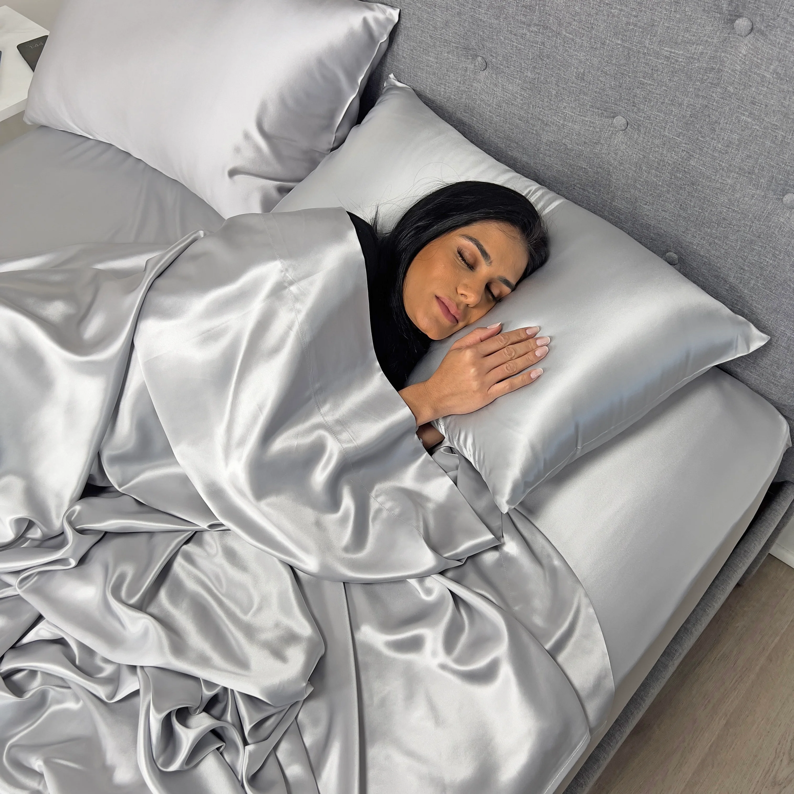 22 Momme Silk Sheet Set - Silver - Image 2