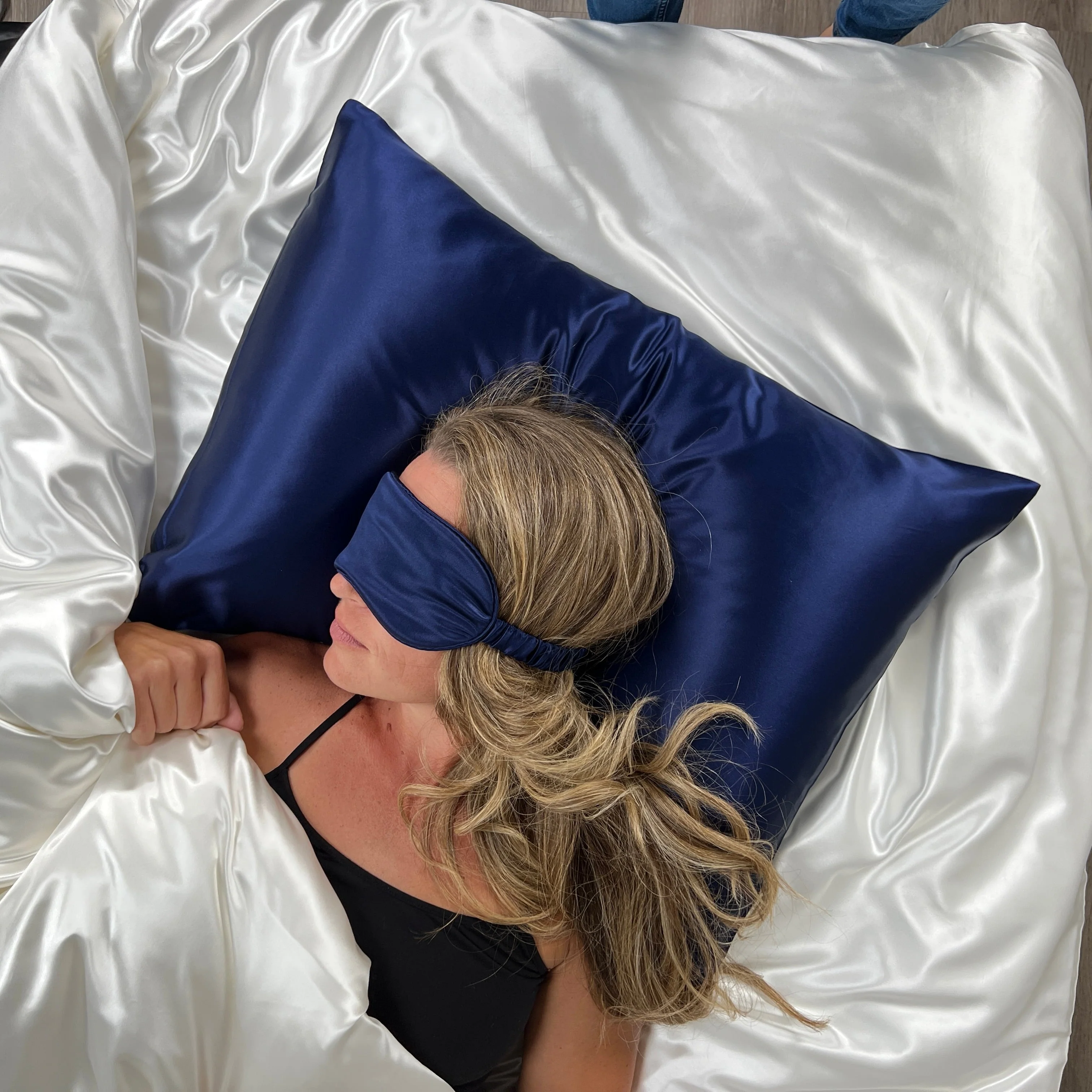 Silk Sleep Mask - Navy - Image 4